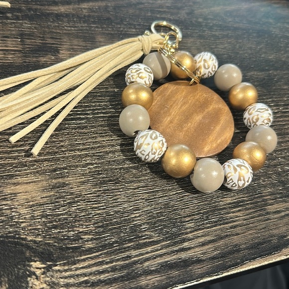NWT Mama Wooden Beaded Bracelet Keychain with Tassel & Thick Charm Golden & Grey - Picture 3 of 4